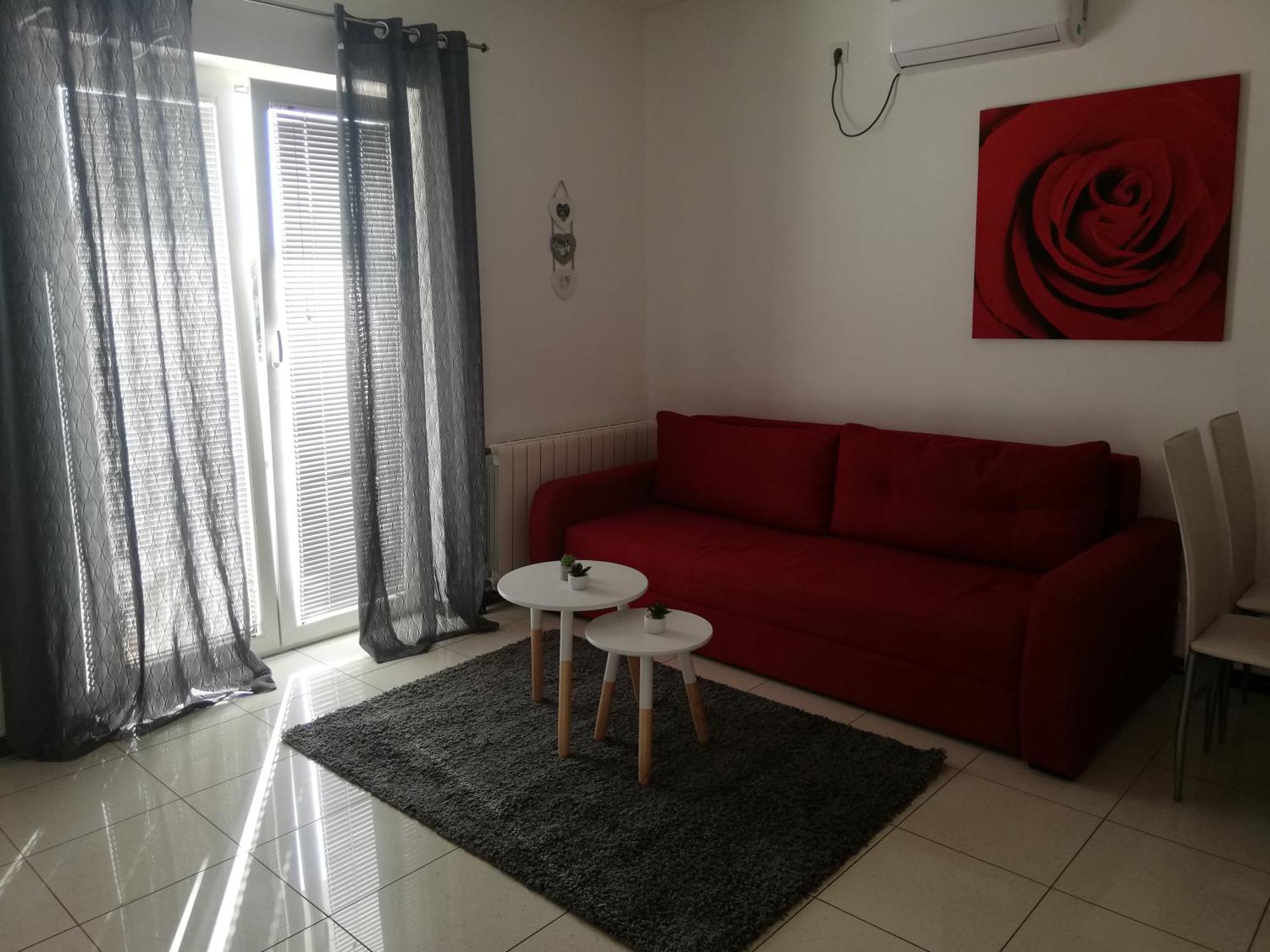 Zeneral Apartment *